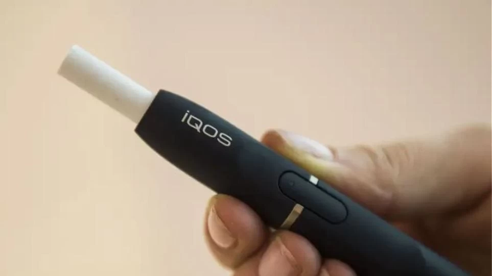 Οι συσκευές θέρμανσης καπνού βλάπτουν εξίσου τους πνεύμονες με τα παραδοσιακά και τα ηλεκτρονικά τσιγάρα